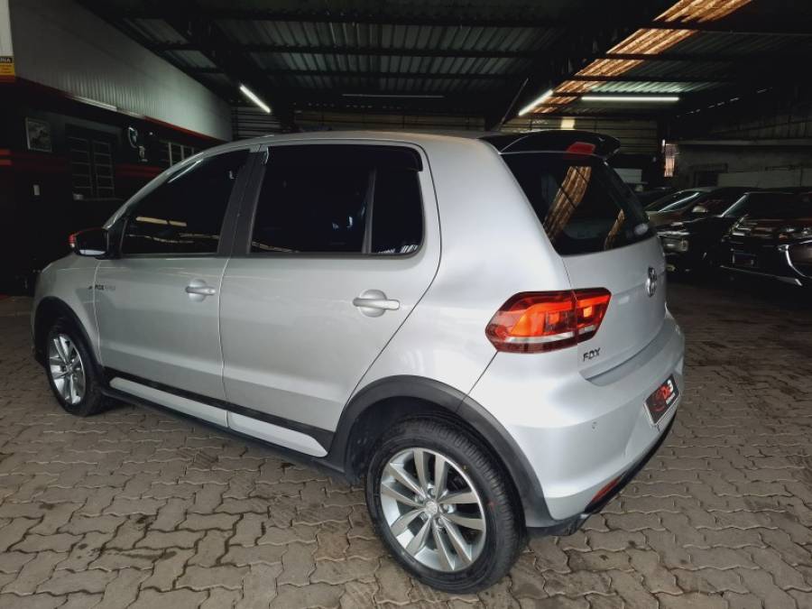 VOLKSWAGEN - FOX - 2016/2016 - Prata - R$ 53.900,00