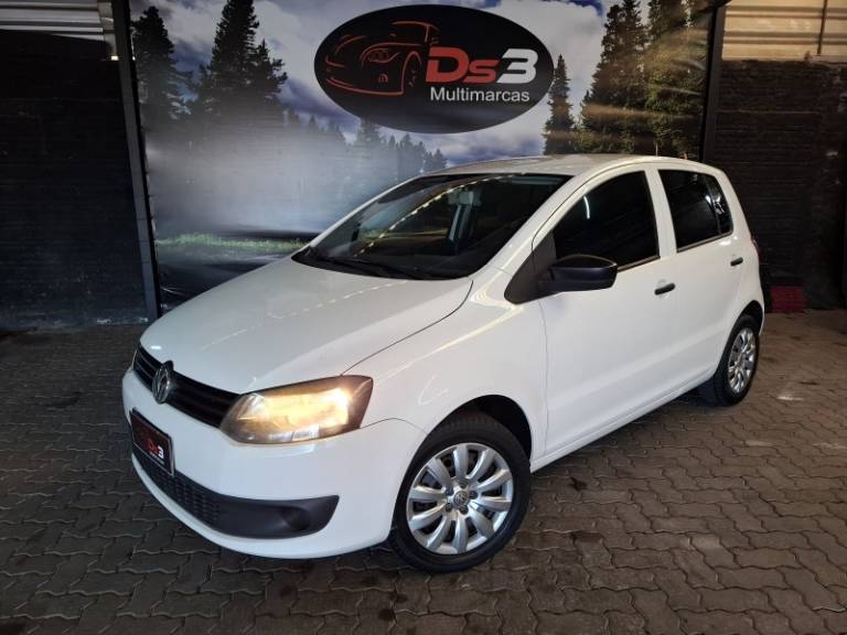 VOLKSWAGEN - FOX - 2014/2014 - Branca - R$ 42.900,00
