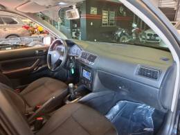 VOLKSWAGEN - GOLF - 2001/2001 - Preta - R$ 26.900,00