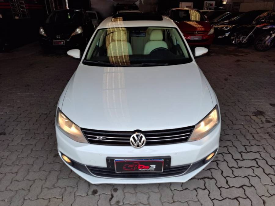 VOLKSWAGEN - JETTA - 2012/2012 - Branca - R$ 72.900,00