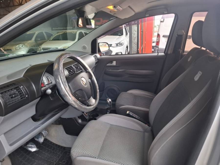 VOLKSWAGEN - FOX - 2009/2009 - Prata - R$ 32.900,00
