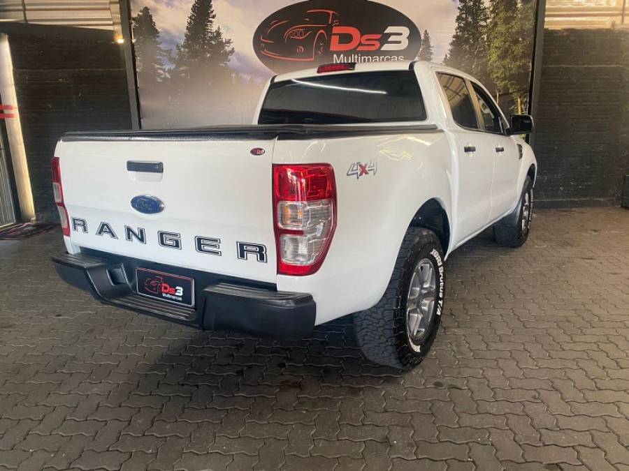 FORD - RANGER - 2017/2017 - Branca - R$ 107.900,00