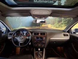 VOLKSWAGEN - JETTA - 2018/2018 - Branca - R$ 89.500,00