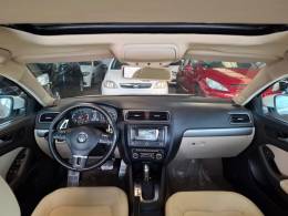 VOLKSWAGEN - JETTA - 2012/2012 - Branca - R$ 72.900,00