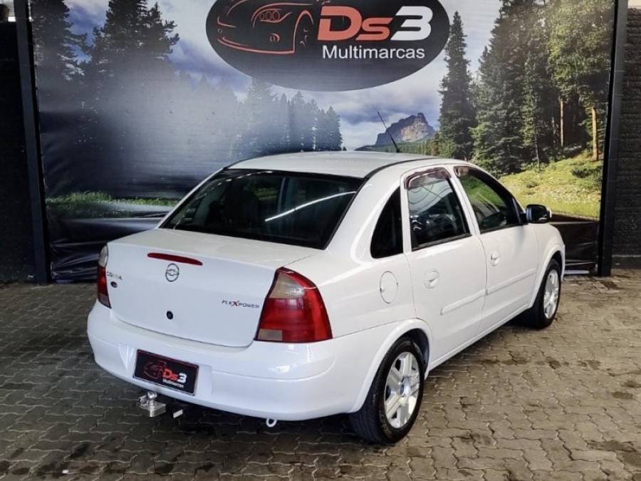 CHEVROLET - CORSA - 2004/2004 - Branca - R$ 24.900,00