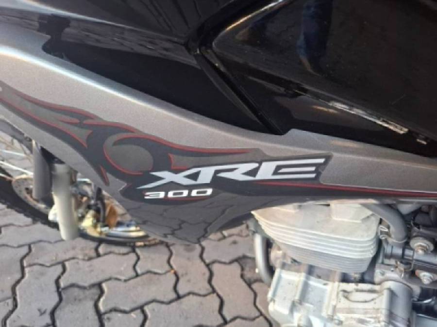 HONDA - XRE 300 - 2011/2011 - Preta - R$ 16.900,00