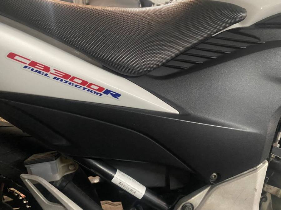 HONDA - CB 300R - 2012/2012 - Branca - R$ 14.900,00