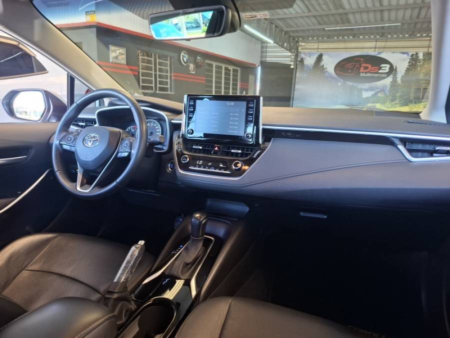 TOYOTA - COROLLA - 2023/2023 - Branca - R$ 135.900,00
