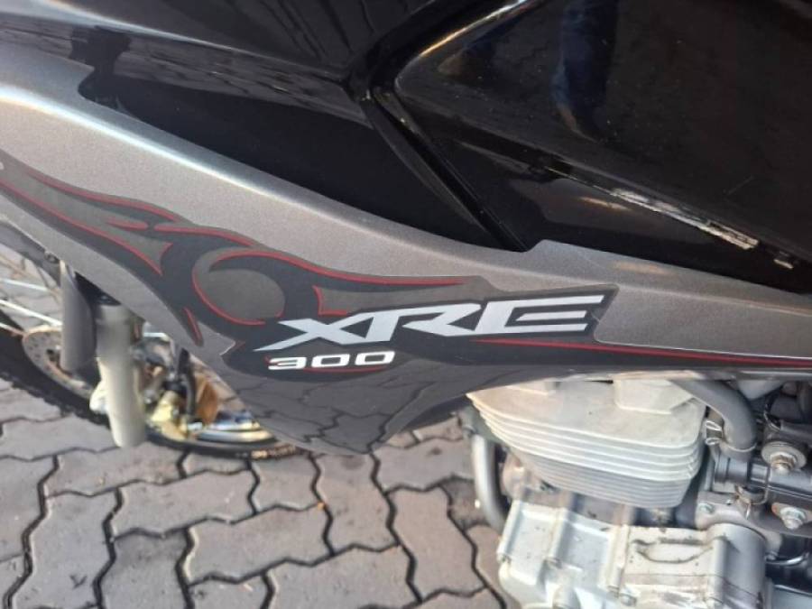 HONDA - XRE 300 - 2011/2011 - Preta - R$ 16.900,00