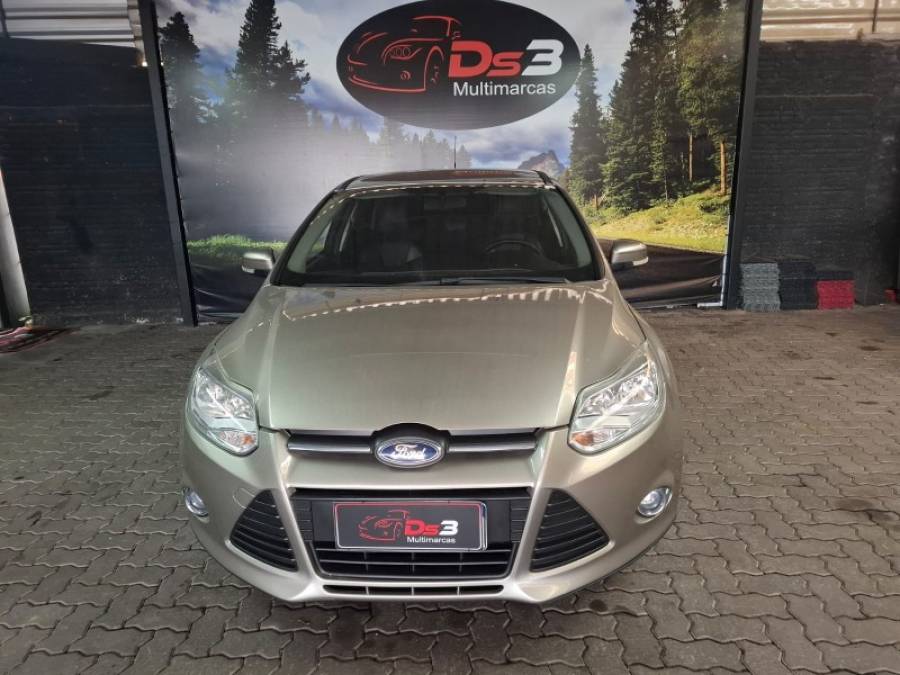FORD - FOCUS - 2015/2015 - Dourada - R$ 52.900,00