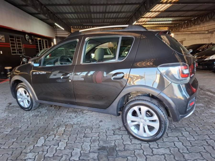 RENAULT - SANDERO - 2015/2015 - Preta - R$ 46.900,00