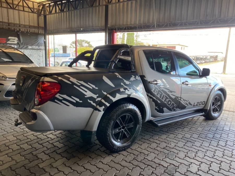 MITSUBISHI - L200 TRITON - 2010/2010 - Prata - R$ 92.900,00