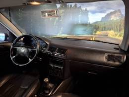 VOLKSWAGEN - GOLF - 2002/2002 - Vermelha - R$ 28.900,00