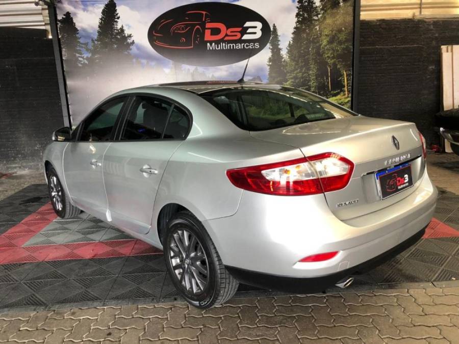 RENAULT - FLUENCE - 2017/2017 - Prata - R$ 57.900,00