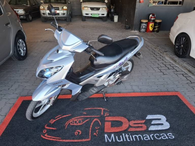 YAMAHA - NEO 125 - 2012/2012 - Prata - R$ 9.000,00