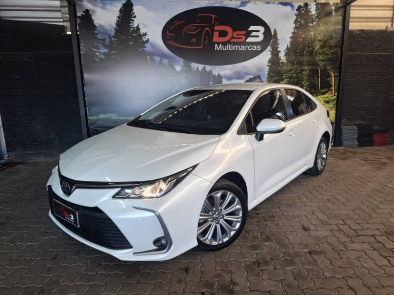 TOYOTA - COROLLA - 2023/2023 - Branca - R$ 135.900,00