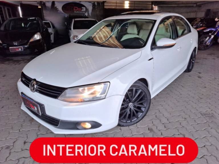 VOLKSWAGEN - JETTA - 2012/2012 - Branca - R$ 72.900,00