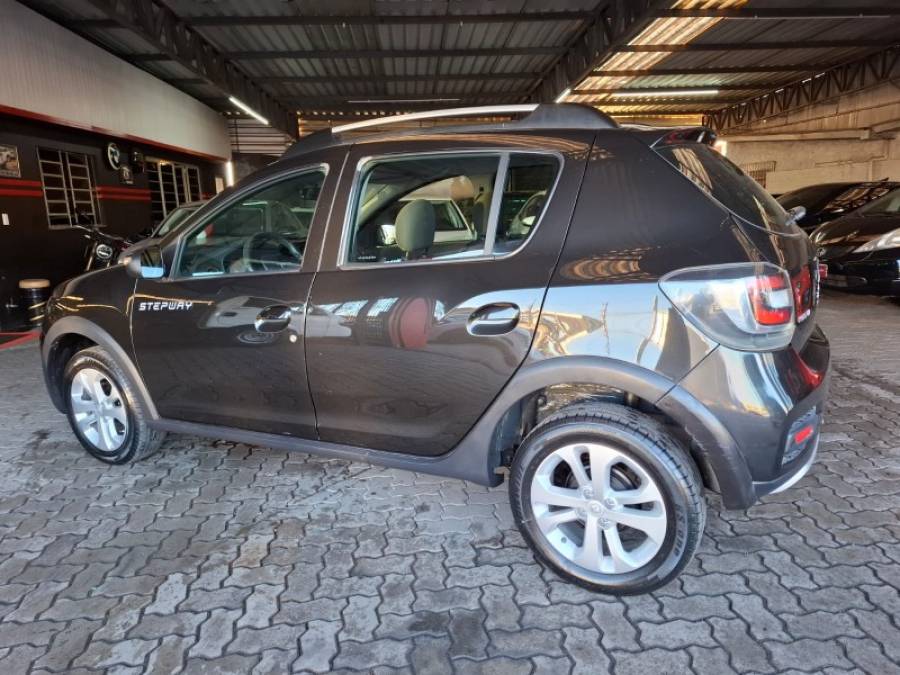 RENAULT - SANDERO - 2015/2015 - Preta - R$ 46.900,00