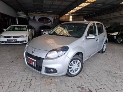 RENAULT - SANDERO - 2014/2014 - Prata - R$ 32.900,00