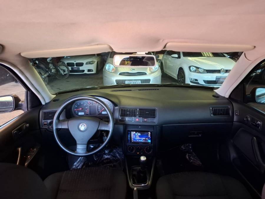 VOLKSWAGEN - GOLF - 2001/2001 - Preta - R$ 26.900,00