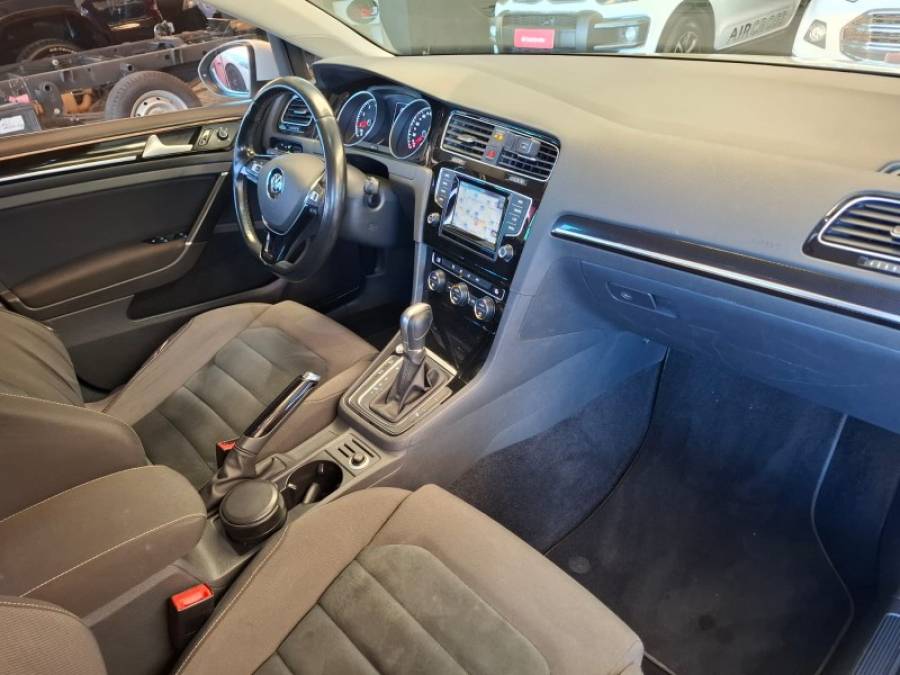 VOLKSWAGEN - GOLF - 2015/2015 - Branca - R$ 79.900,00