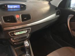 RENAULT - FLUENCE - 2017/2017 - Prata - R$ 58.900,00