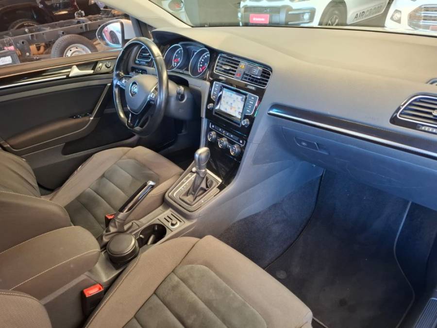 VOLKSWAGEN - GOLF - 2015/2015 - Branca - R$ 79.900,00