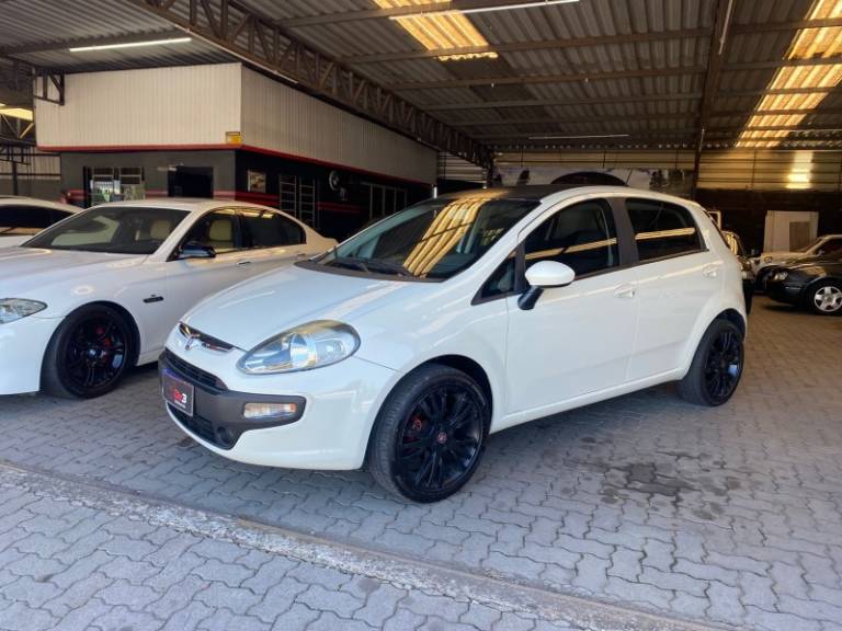 FIAT - PUNTO - 2016/2016 - Branca - R$ 43.900,00