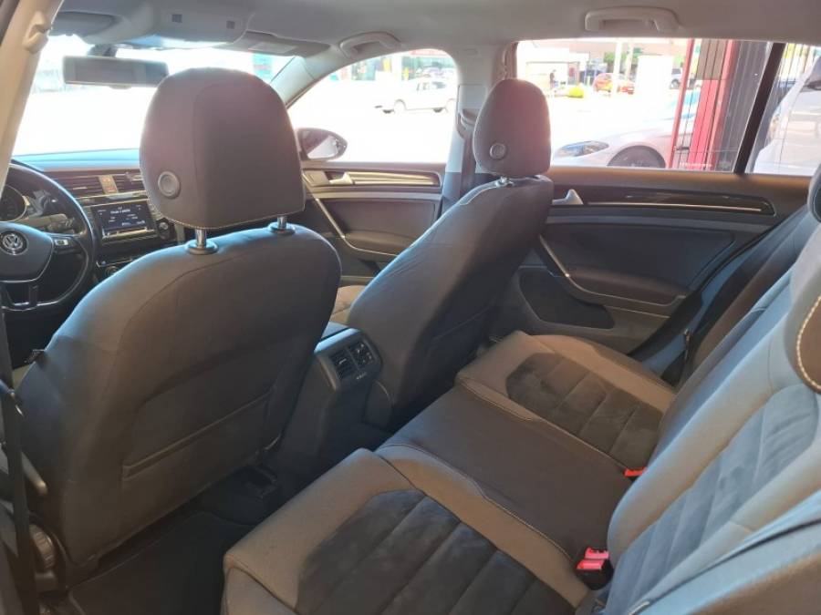 VOLKSWAGEN - GOLF - 2015/2015 - Branca - R$ 79.900,00