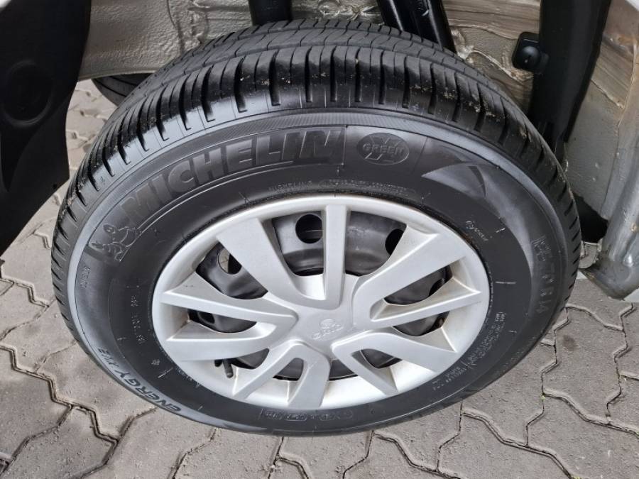 RENAULT - SANDERO - 2014/2014 - Prata - R$ 33.900,00